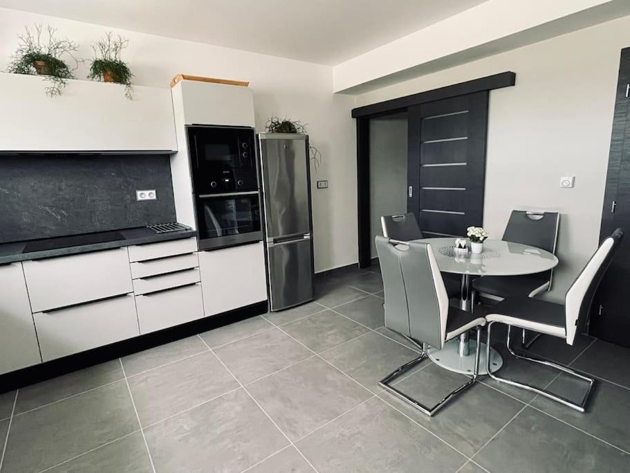 Apartman U Trati ميكولوف المظهر الخارجي الصورة